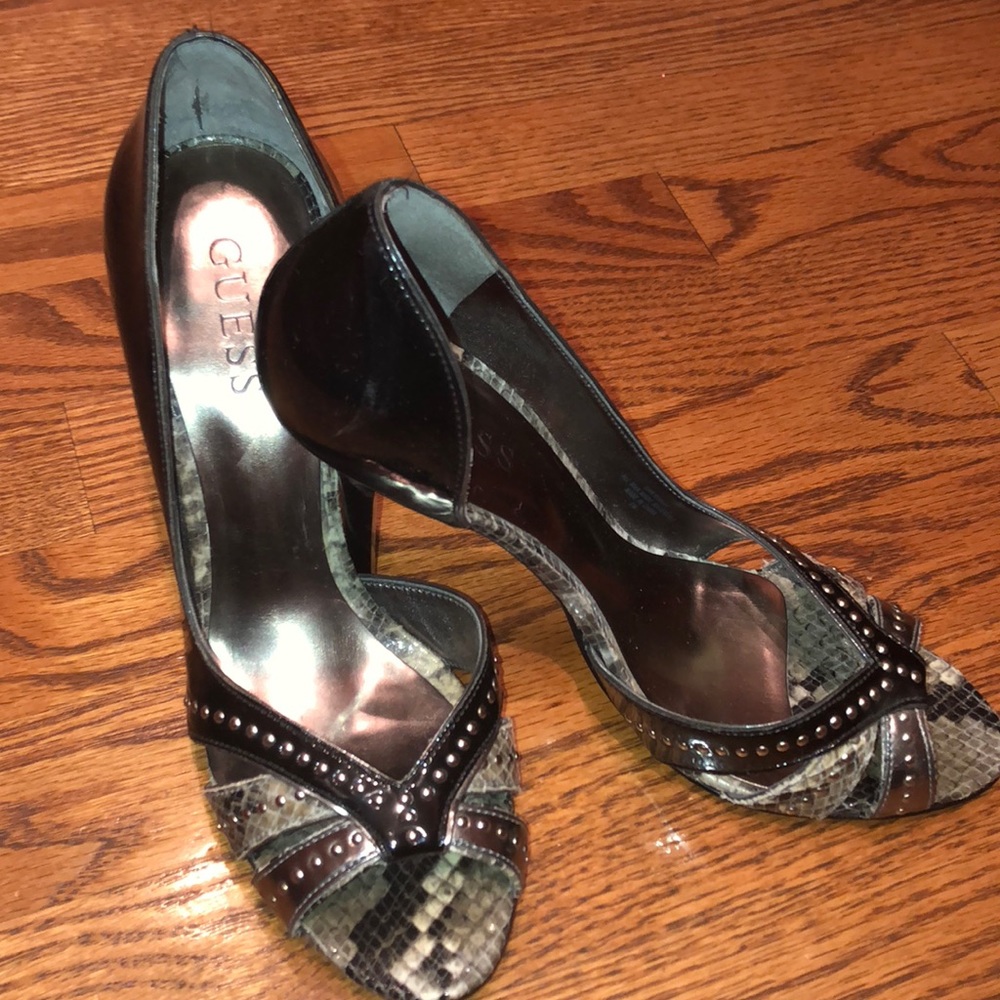 Guess peep toe black and silver heels